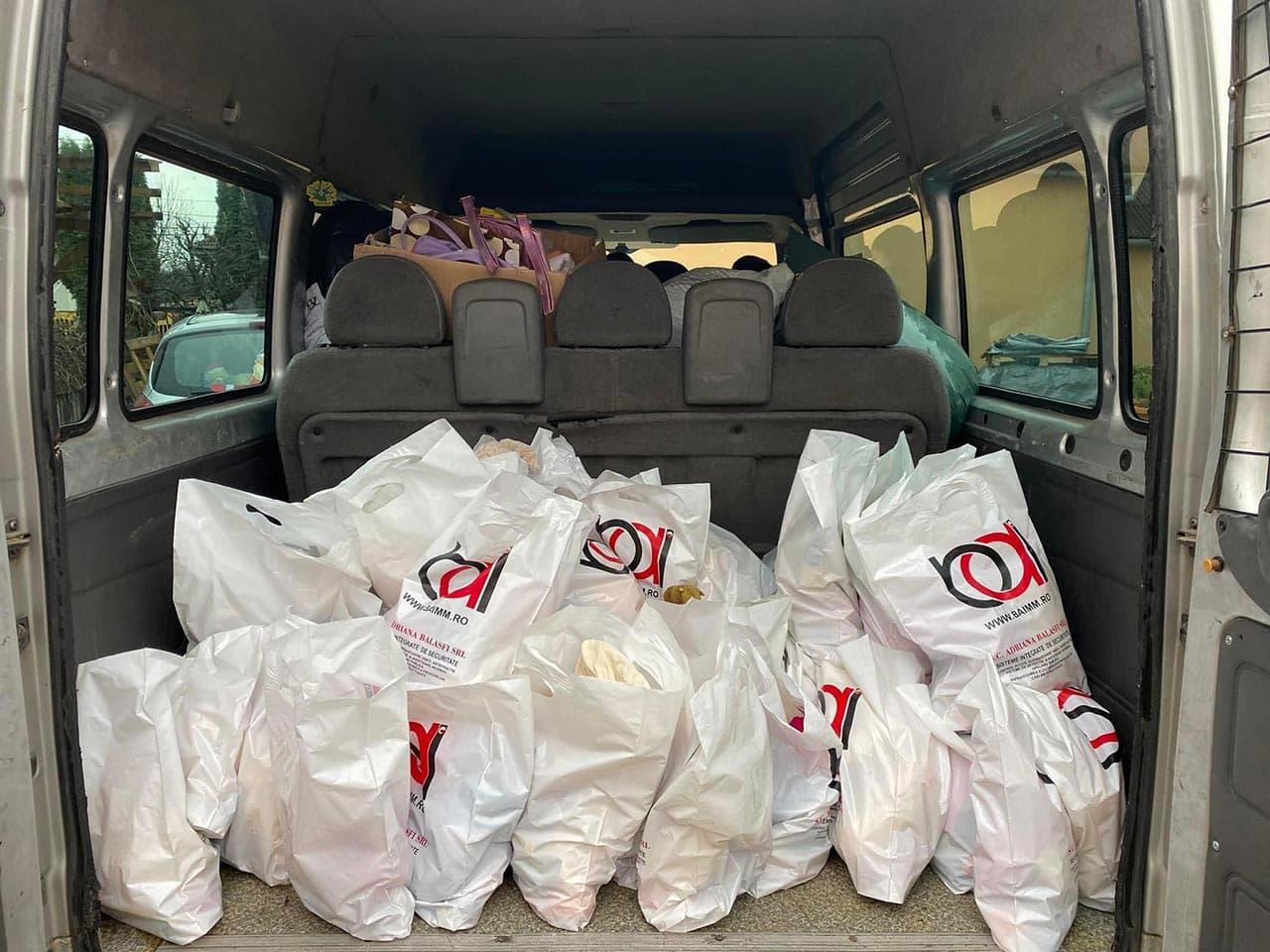 Ajută-ne să-i ajutăm! — Galerie 3