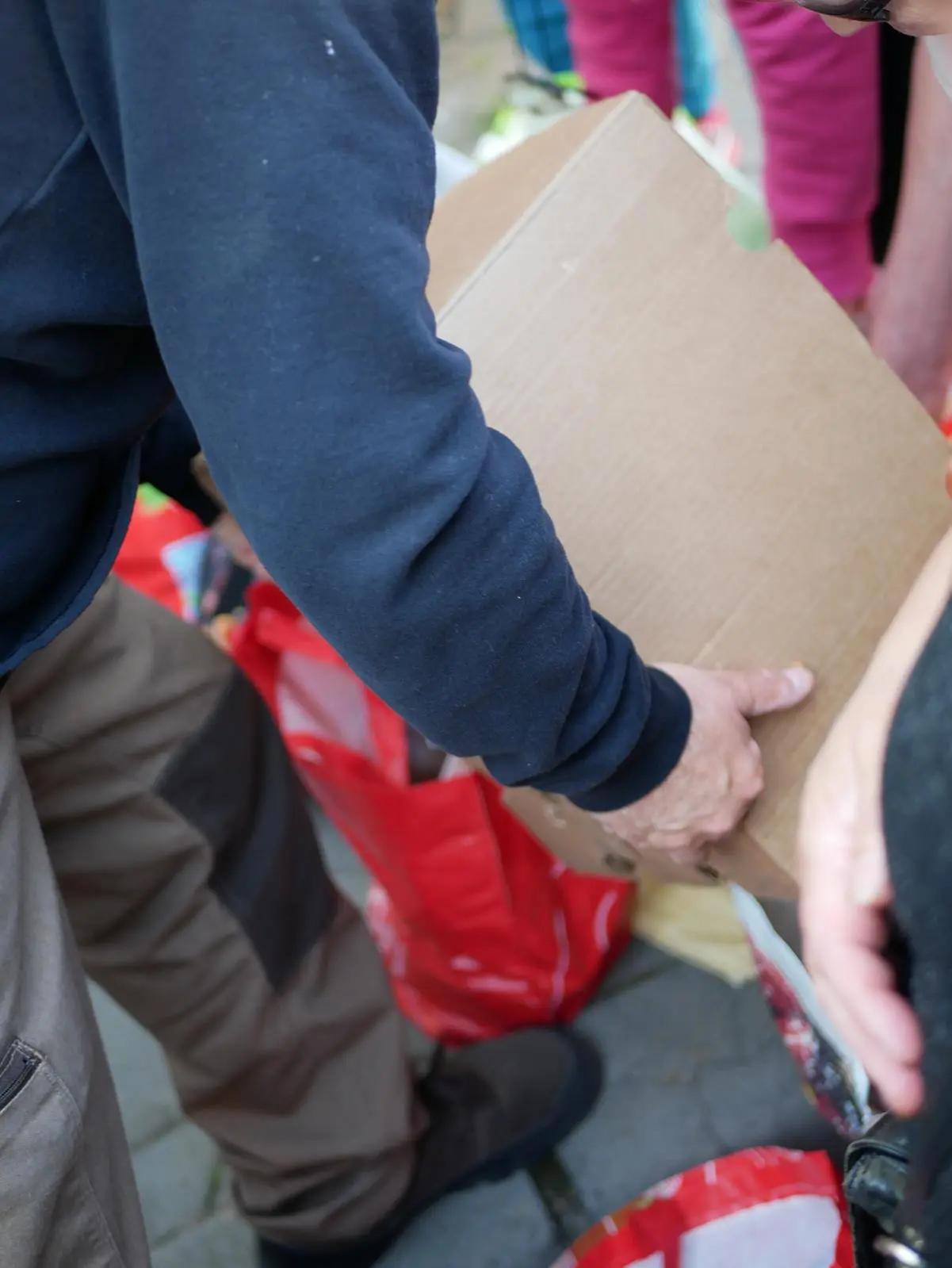 Un gesto di solidarietà — Galleria 6