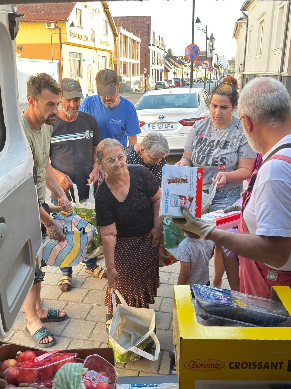 A Heartfelt Social Action at the Charity Shop in Baia Mare — Gallery 1