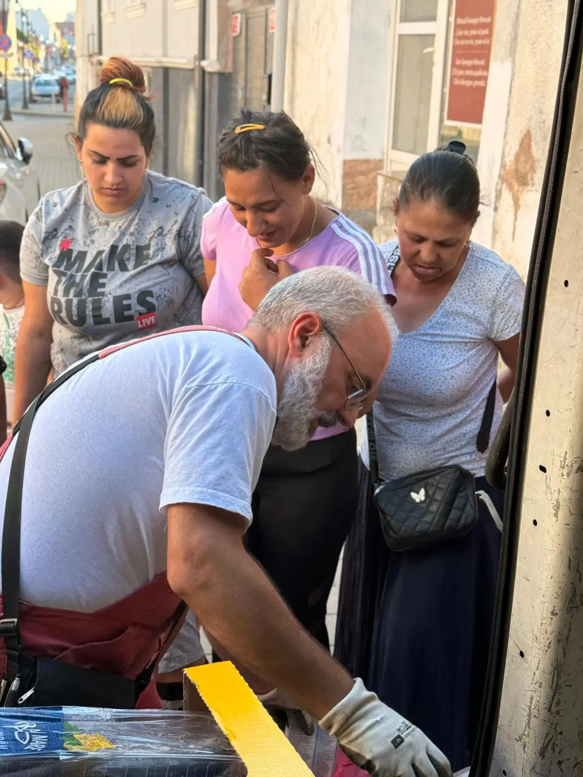 A Heartfelt Social Action at the Charity Shop in Baia Mare — Gallery 2