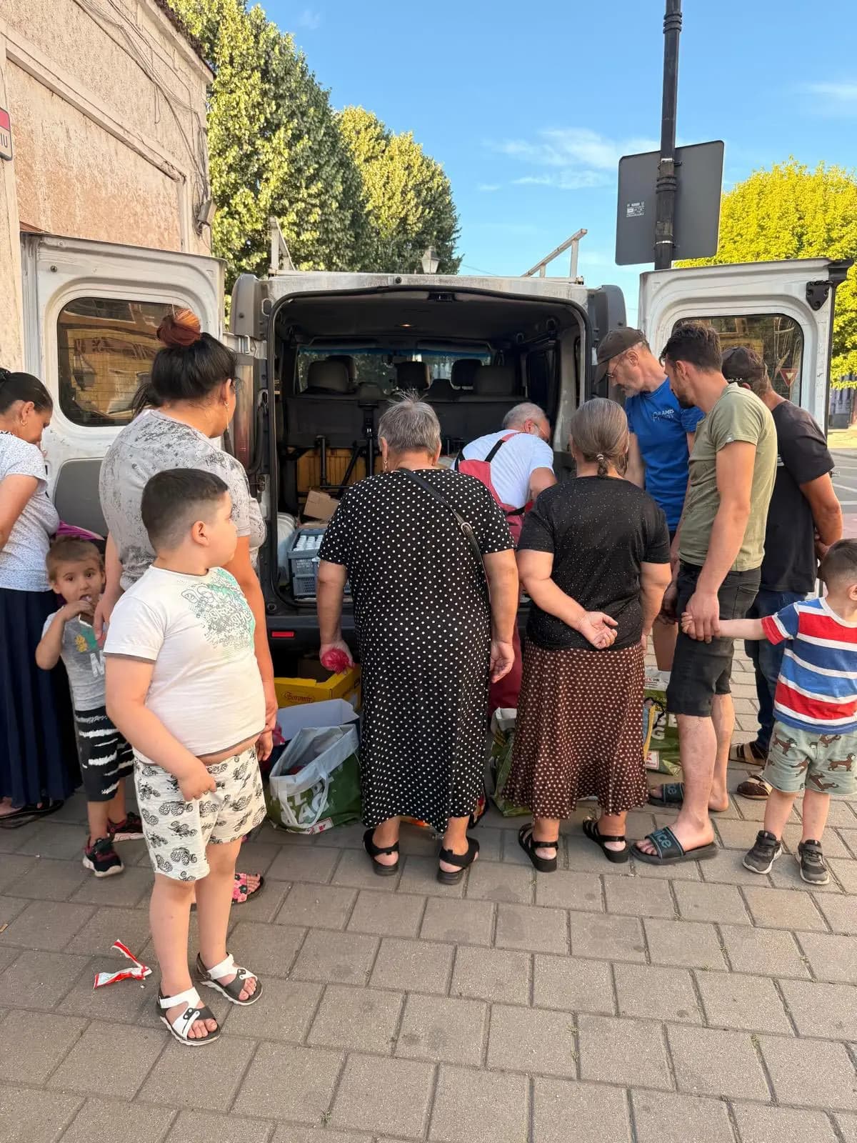 A Heartfelt Social Action at the Charity Shop in Baia Mare — Gallery 5