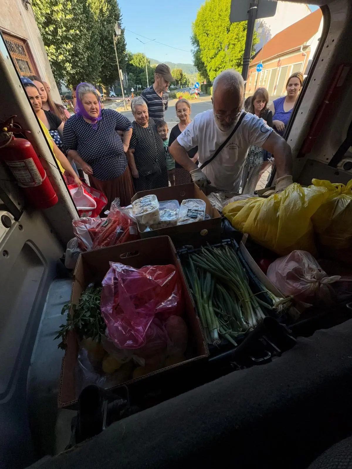 A Heartfelt Social Action at the Charity Shop in Baia Mare — Gallery 12