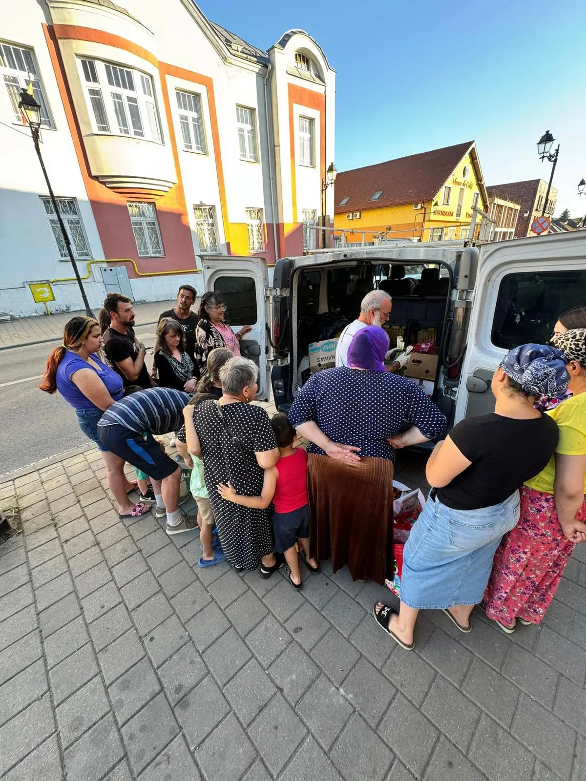A Heartfelt Social Action at the Charity Shop in Baia Mare — Gallery 14