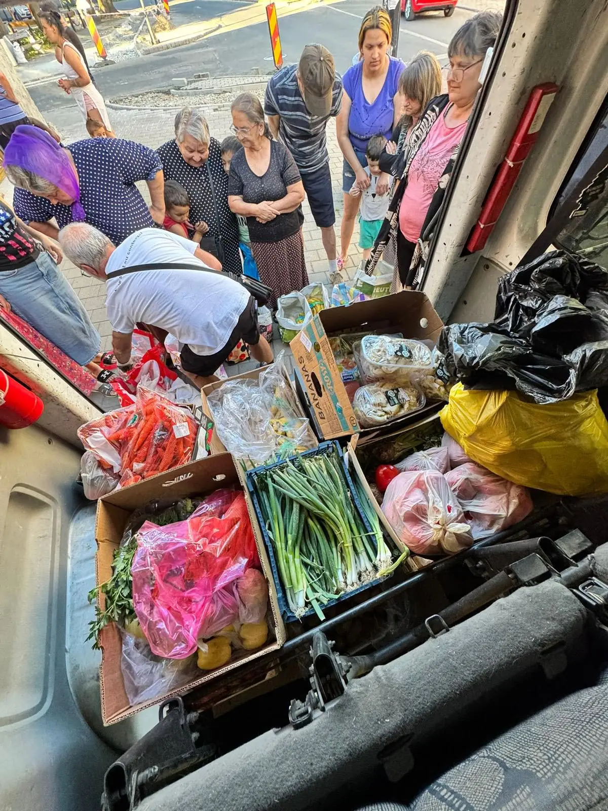 A Heartfelt Social Action at the Charity Shop in Baia Mare — Gallery 15
